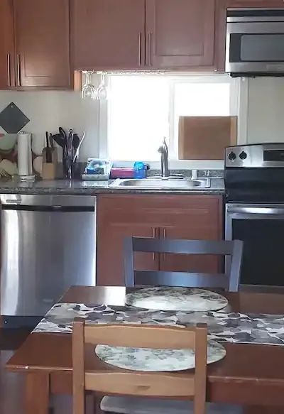 RWC 2 bedroom upstairs unit near Stanford