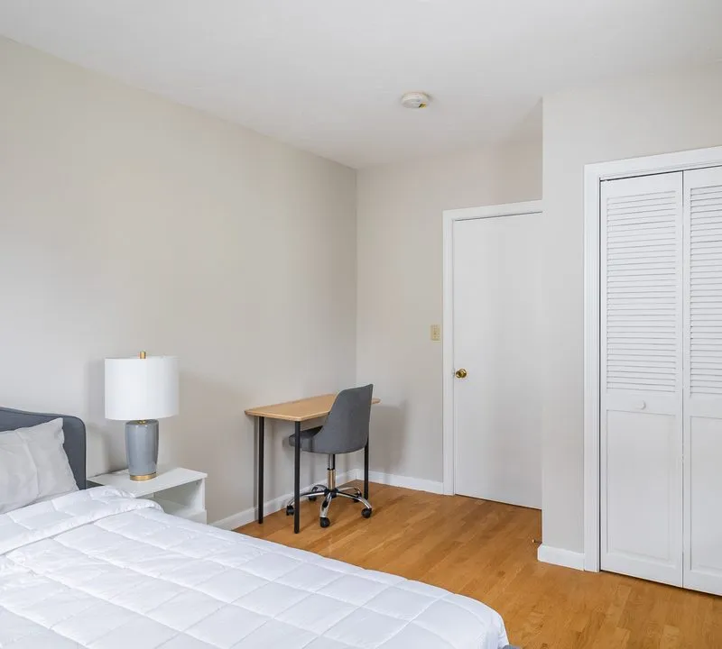 Private room in East Somerville