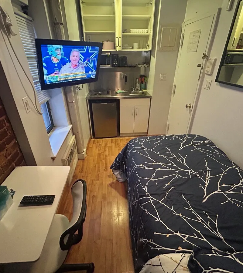 Efficient MicroStudio Murray Hill - Private bathroom/kitchen/laundry/walk-up