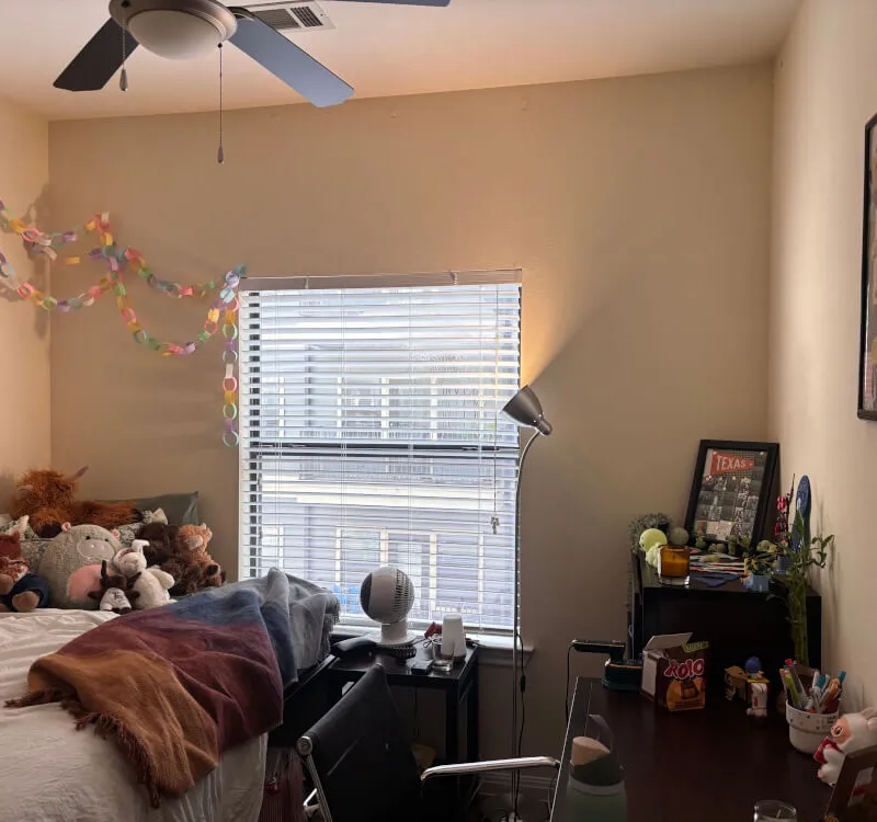 Girls Only UT West Campus Private Bedroom: 4x4