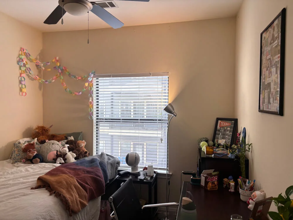 Girls Only UT West Campus Private Bedroom: 4x4