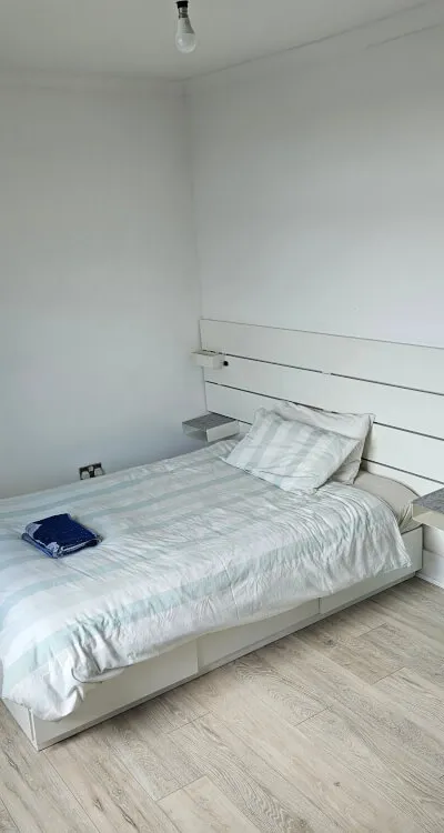 Spacious room and studio in Blackhorse Road