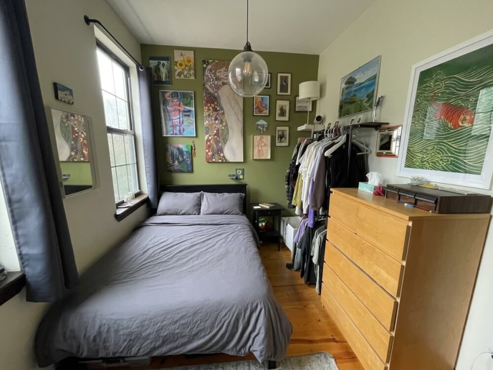 Spacious sun-lit bedroom w/ private bathroom+ shared office in Williamsburg Apt