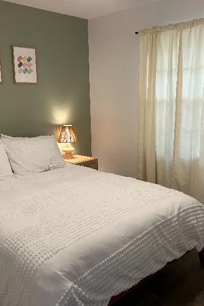 Newly Renovated, Adorable 2bd Close to... - Bedroom 2