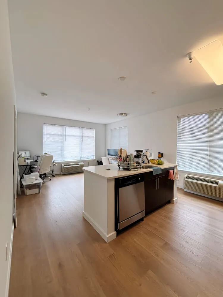 Spacious Master Bedroom for Rent in Harrison, NJ | Near PATH