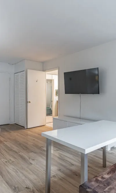 Top Floor Studio with Rooftop and Pool in Logan Circle