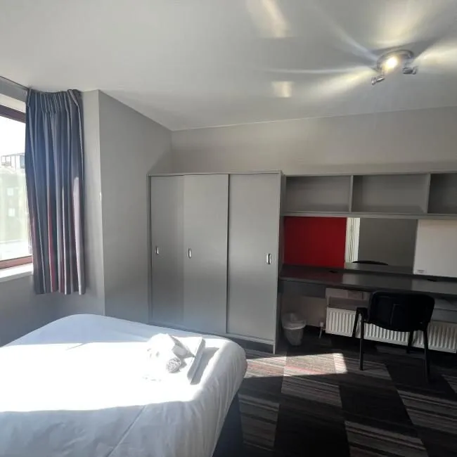 Fully Furnished Studio with Private Kitchen and Bathroom at Collegiate Castle Street