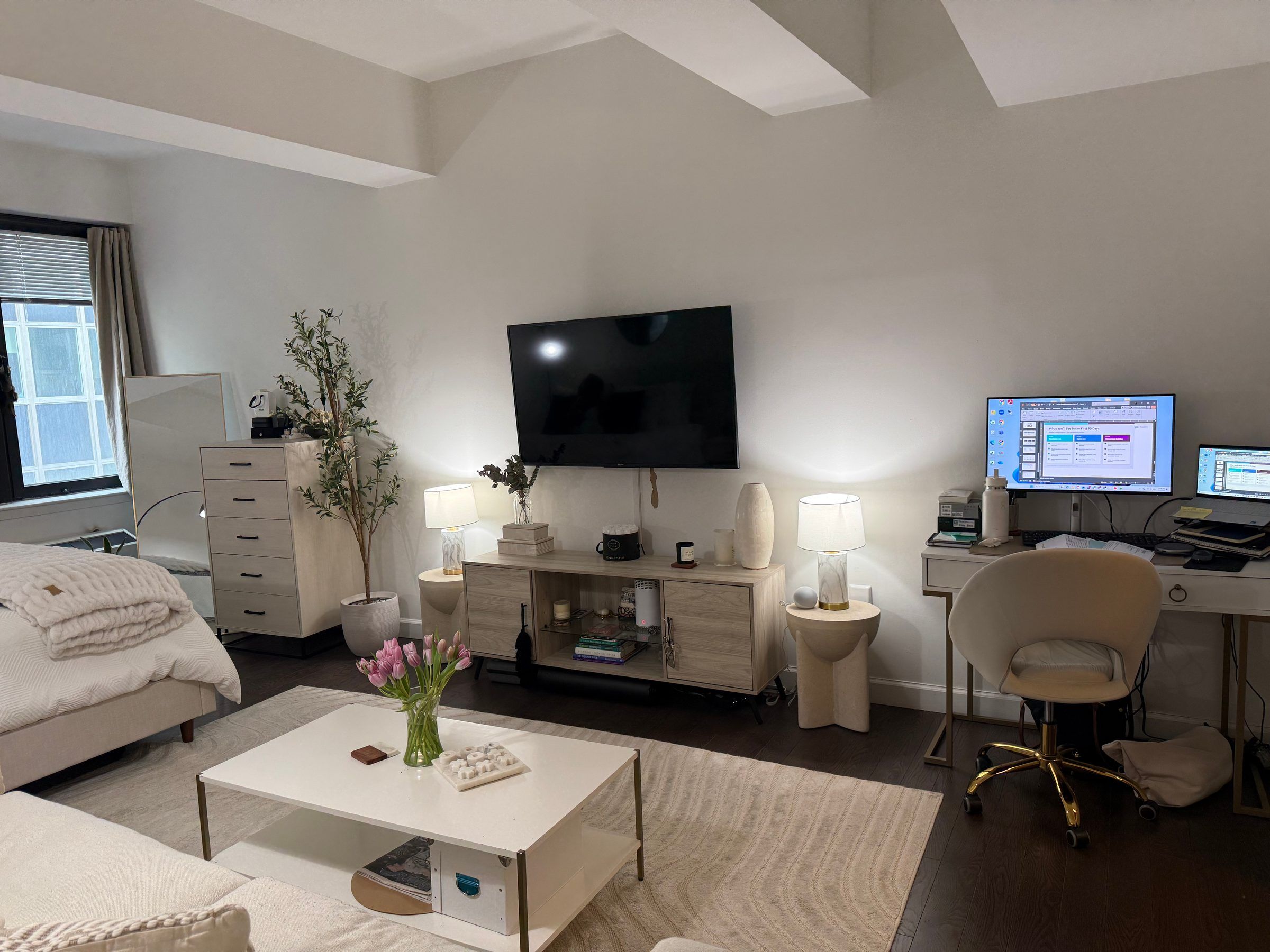 Spacious studio in Fidi available!
