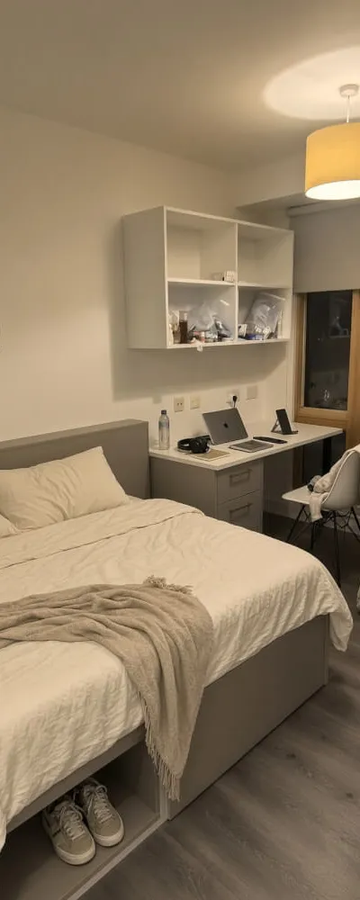 Modern 19m² Studio in North London | Direct Bus to UCL | Quiet Courtyard & Tesco Downstairs