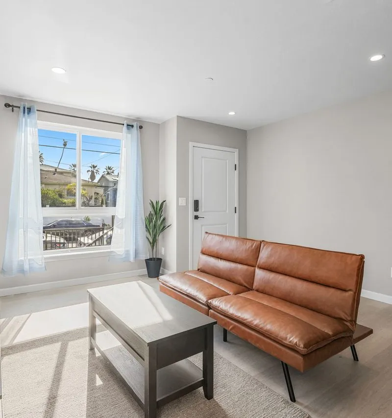 Private room in Central LA