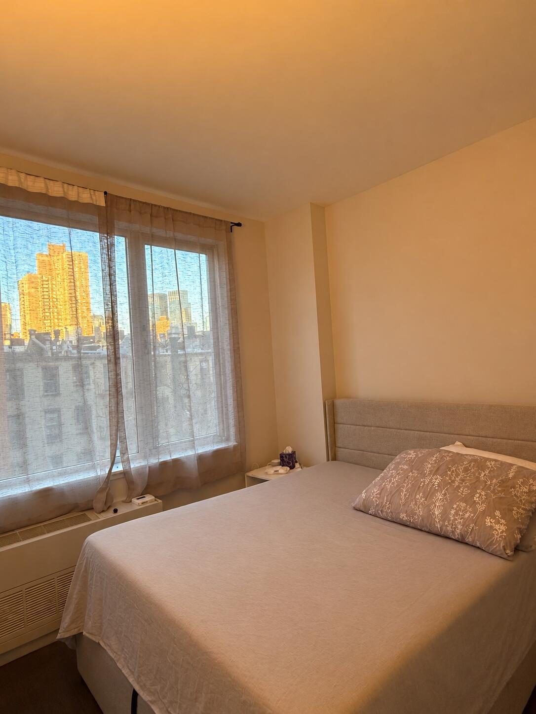 Furnished 1B1B Apartment in Midtown West Near Restaurants and Subway