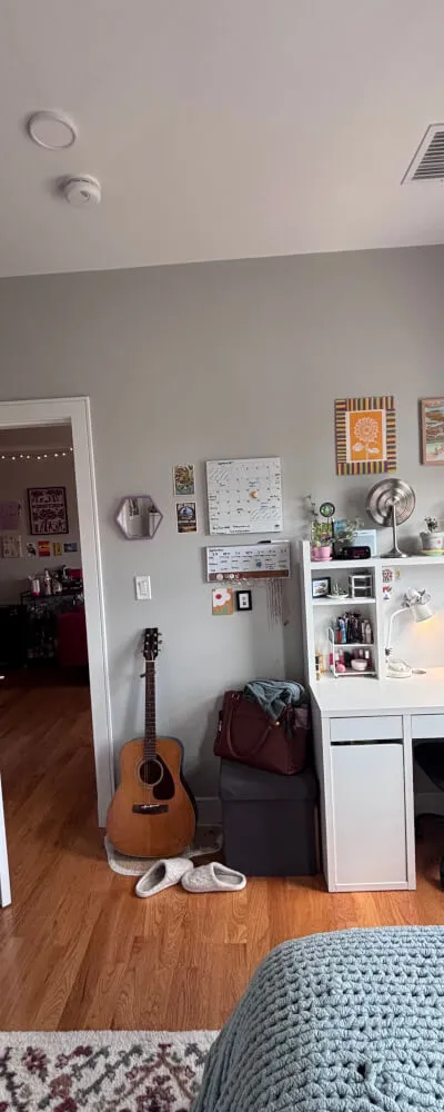 Renovated Private Room in Girl's Apartment
