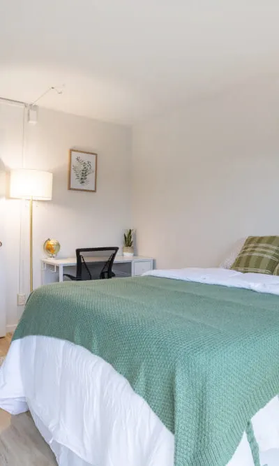 Deluxe Balcony Room in Seattle – Queen Anne