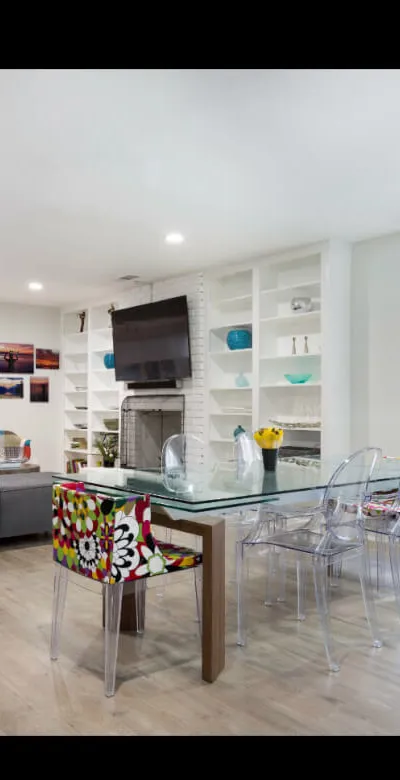 Contemporary N Hollywood home