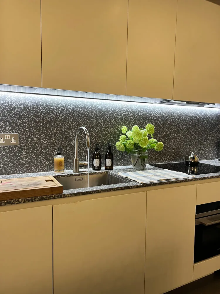 Beautifully Furnished 1 Bedroom Apartment in White City, London