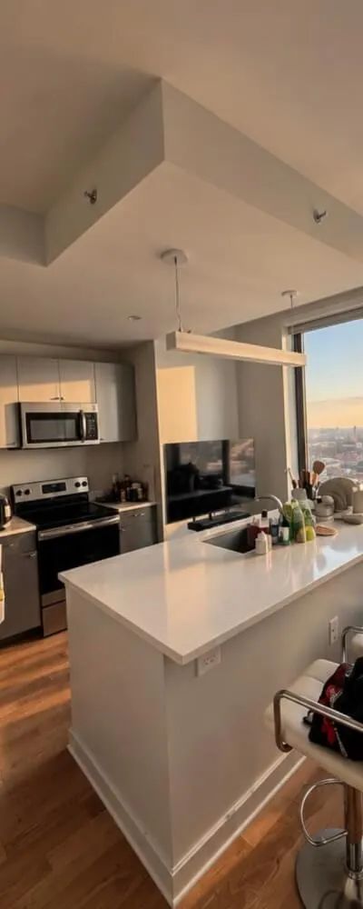 Luxury Master Bedroom in JSQ | 3-Min to PATH | High Floor Manhattan Skyline View | Female Only
