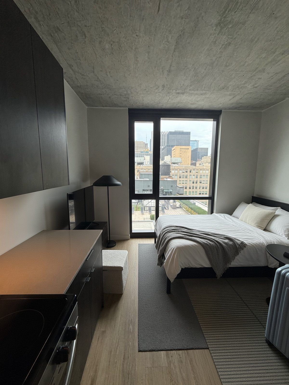 Furnished High-Floor Studio in Chicago South Loop with City Views