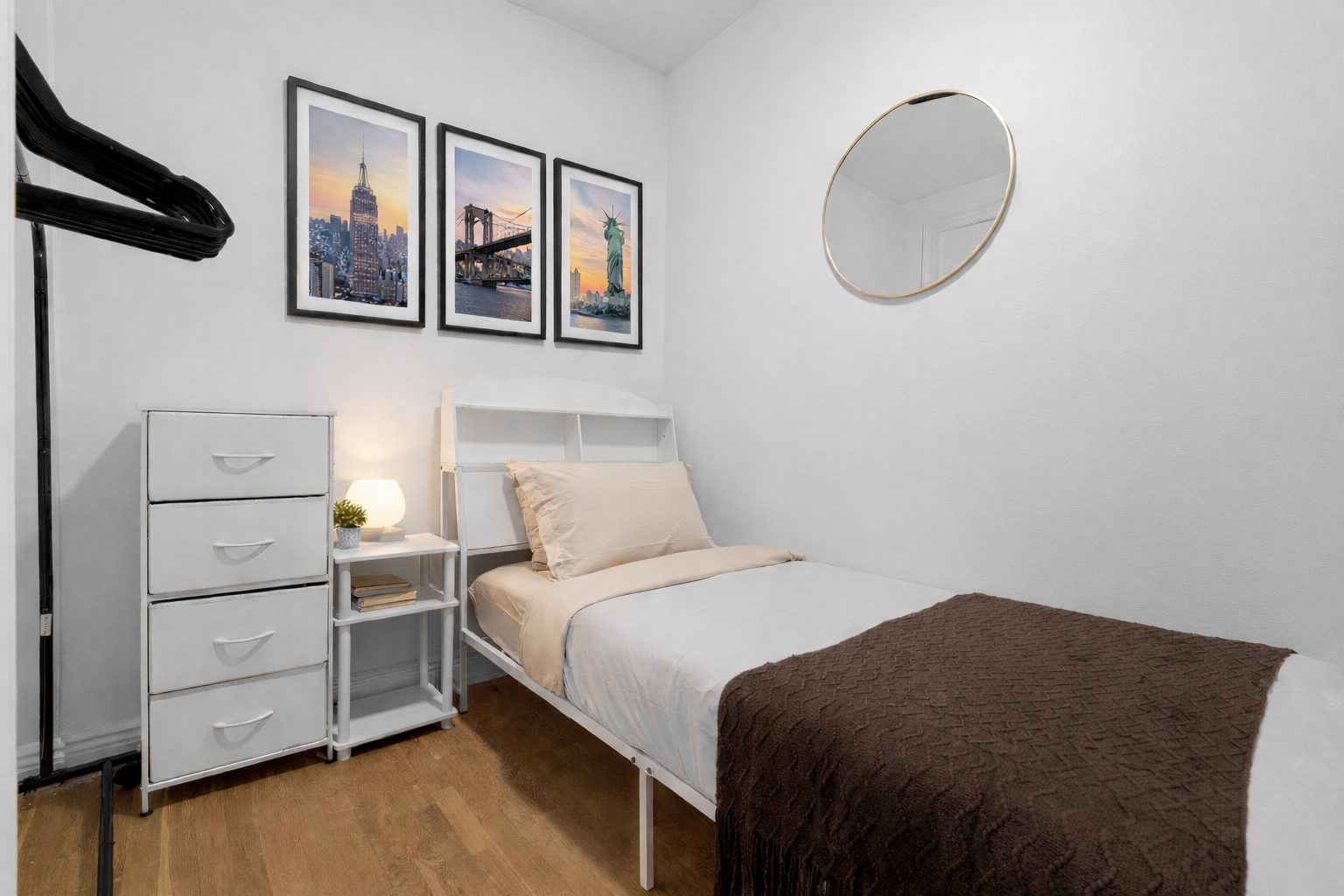 Furnished private room in a Manhattan apartment