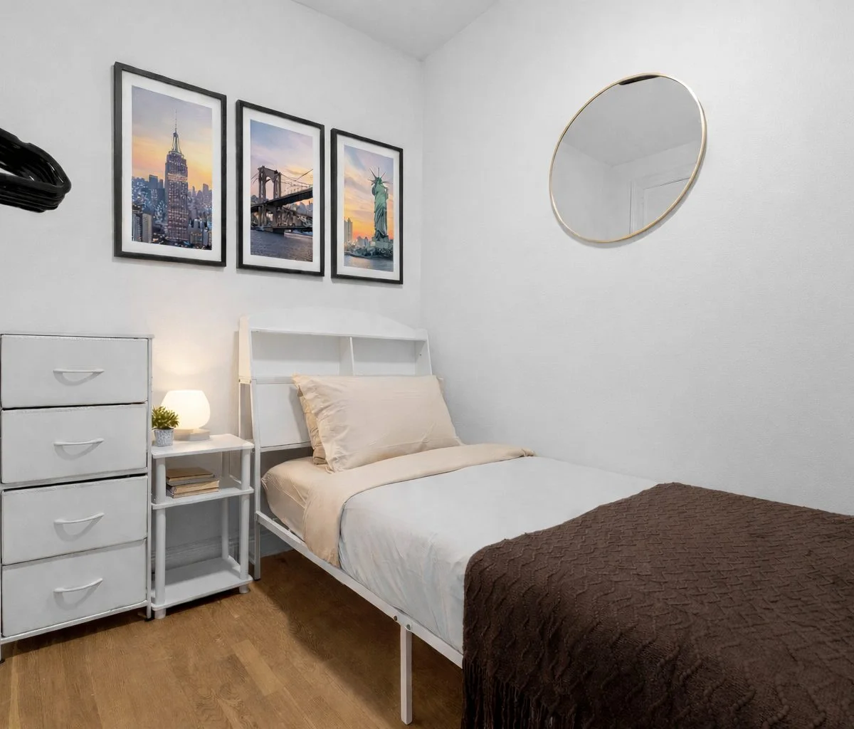Furnished private room in a Manhattan apartment