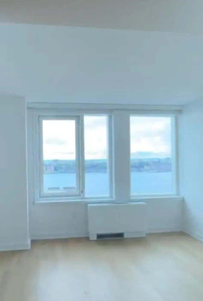 High-Floor River View Studio at Hudson Yards | In-Unit W/D | Luxury Amenities