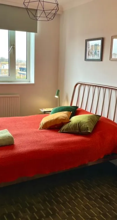 Light & Spacious Double Bedroom and Work Space with City View in Hackney E9