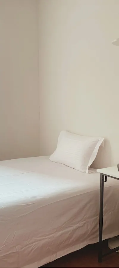 Cozy room in Woodside!