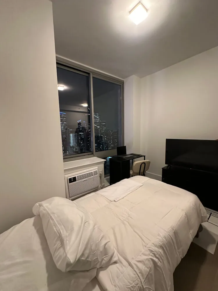 Cozy Bedroom in the HEART of Manhattan