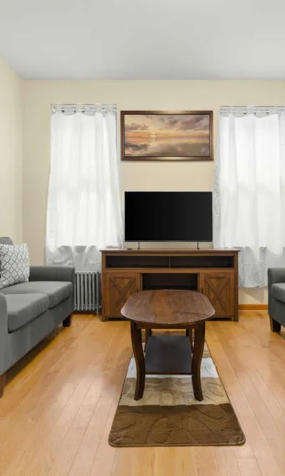 Fully furnished apartment in Sunnyside Queens - 1 minute from subway station