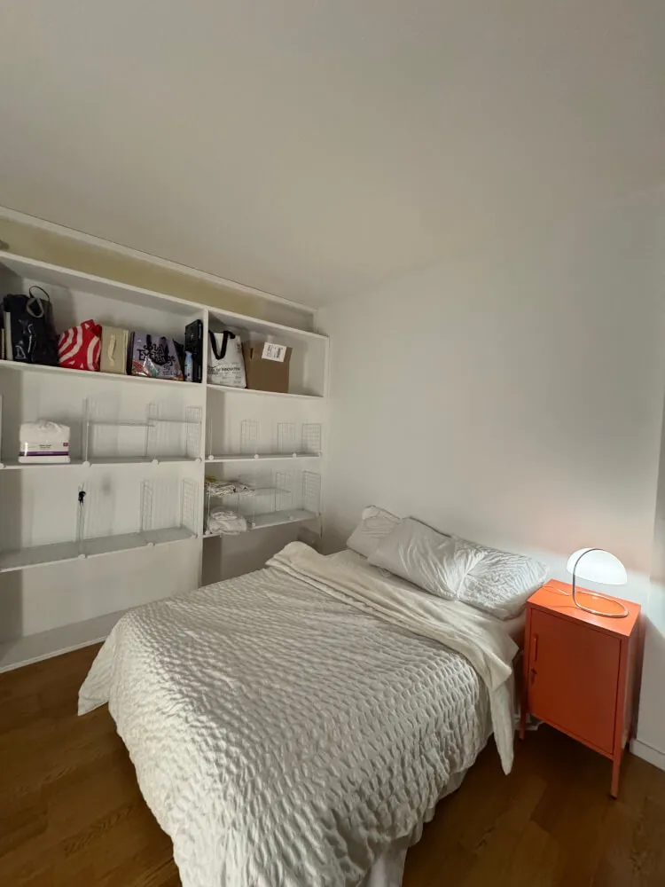 Move-in ready private room in a Midtown apartment