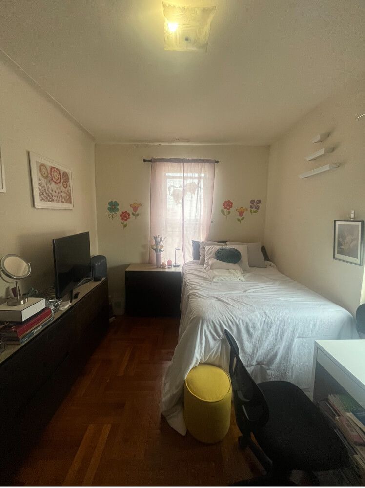 Cozy room in JacksonHeights only 1 min to the subway