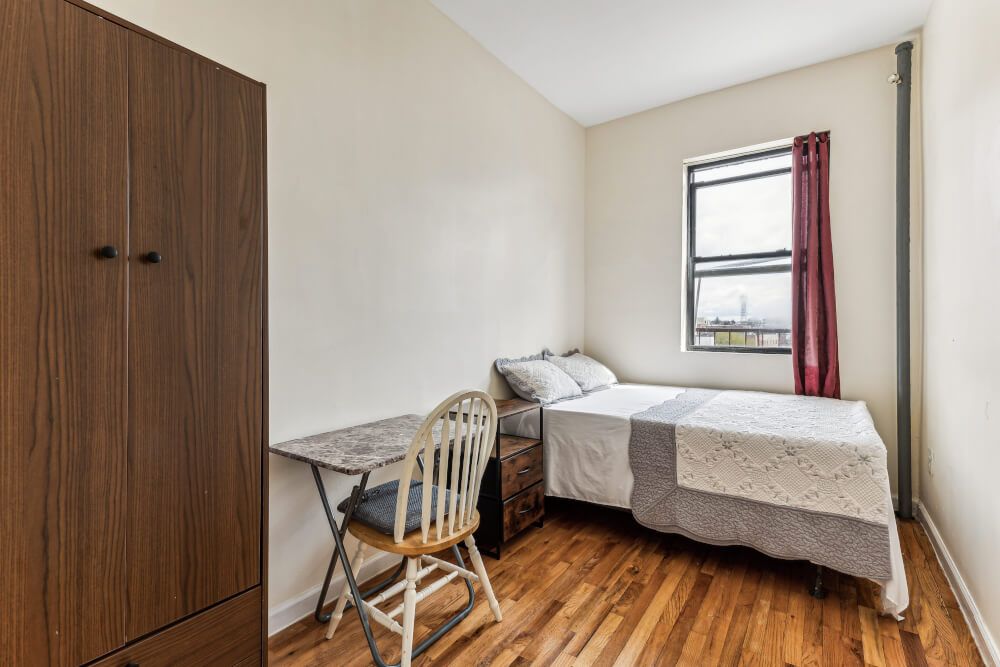 Stylish Furnished Room Near Subway in Brooklyn