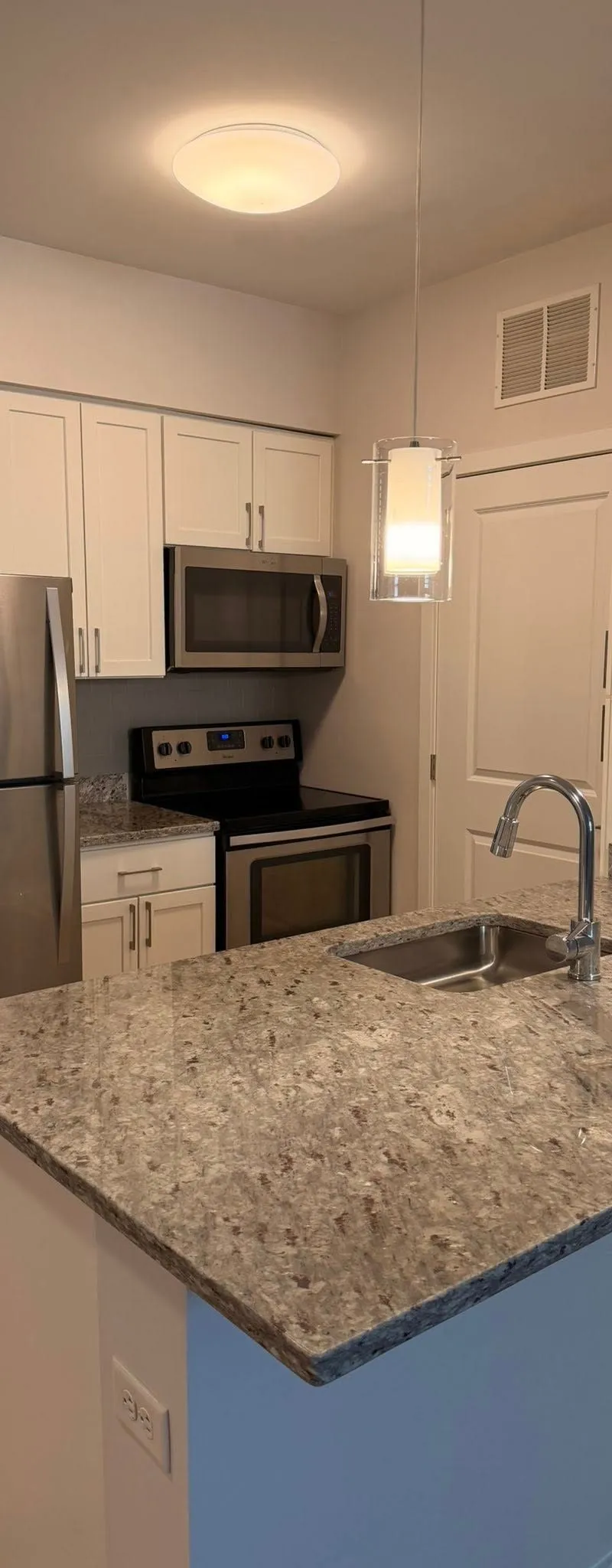 Top-Floor Studio Apartment in Quincy