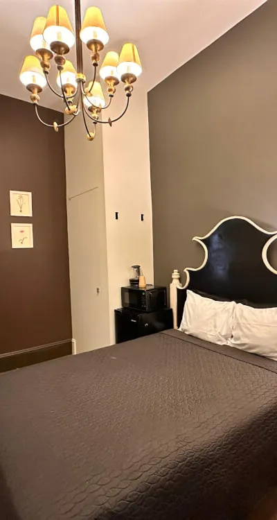 Deluxe East Side Room