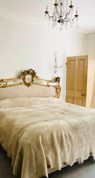 Luxury Antique Town house - Bedroom 1