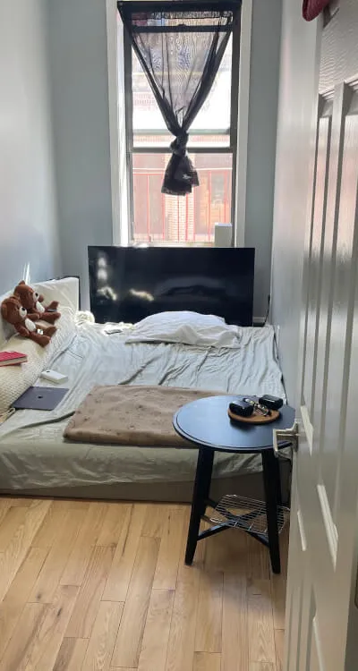 Single room in LES available for New Years.