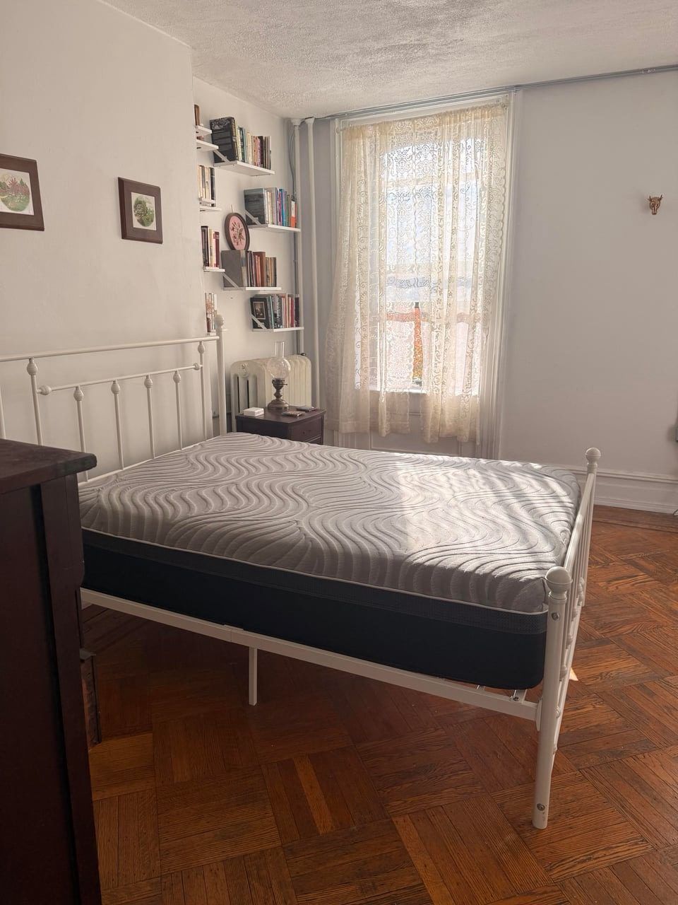 Sunny Bedroom and Private Office in East Williamsburg, all utilities included