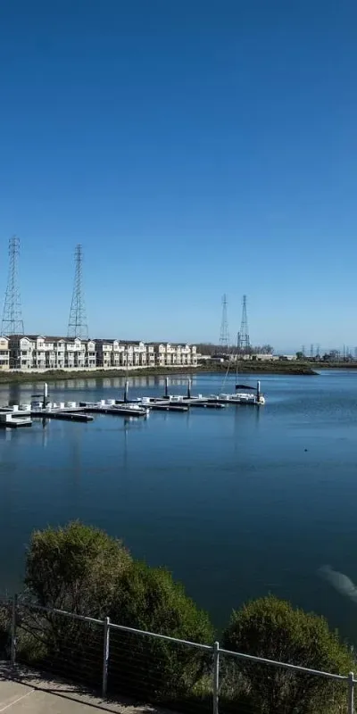 Welcome to the best corner unit at the One Marina Community
