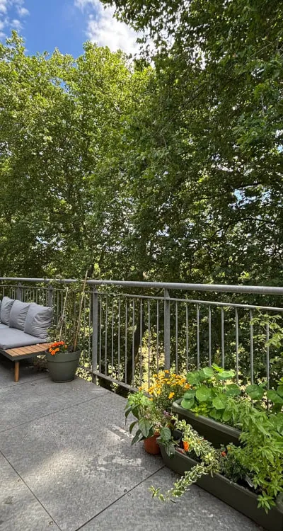 Entire topfloor 2 bedroom flat in Hackney with terrace and park views!