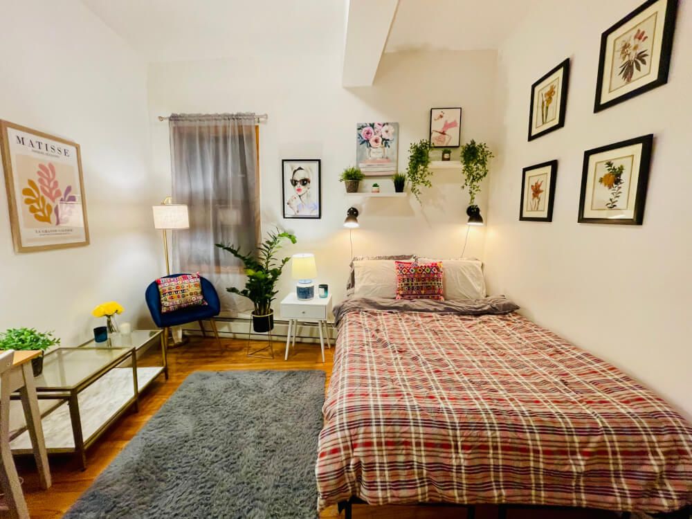 Furnished Private Room With In-Unit Laundry, Dishwasher, AC/Central Heating, and Building Security (Lower Manhattan)