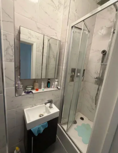 Ealing Broadway 4B2B | 3 Bedrooms Available | 5 Min Walk to Station | Quiet West London Home - Bedroom 1