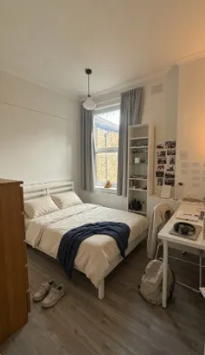 Ealing Broadway 4B2B | 3 Bedrooms Available | 5 Min Walk to Station | Quiet West London Home - Bedroom 2