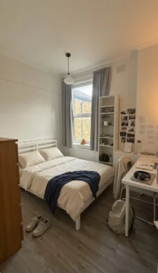 Ealing Broadway 4B2B | 3 Bedrooms Available | 5 Min Walk to Station | Quiet West London Home - Bedroom 1
