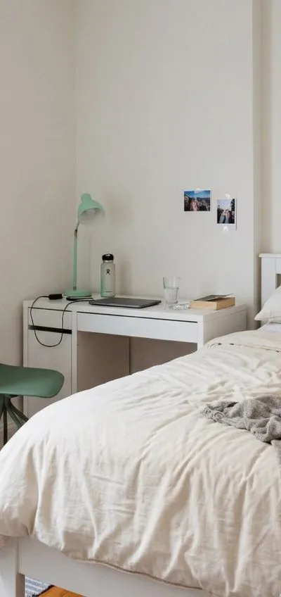 Furnished private room in a Midtown East apartment