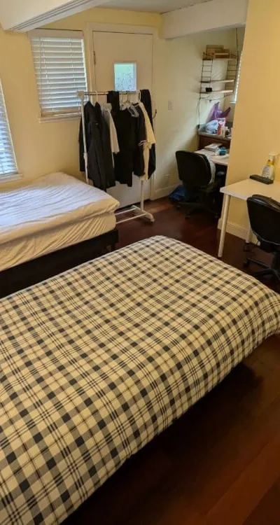 Shared room for 2 men (one place)