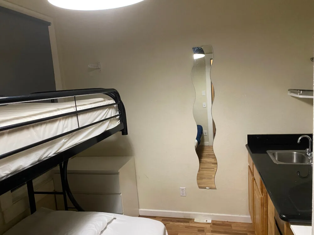 Private room with shared bathroom in the heart of SOMA - Bedroom 2