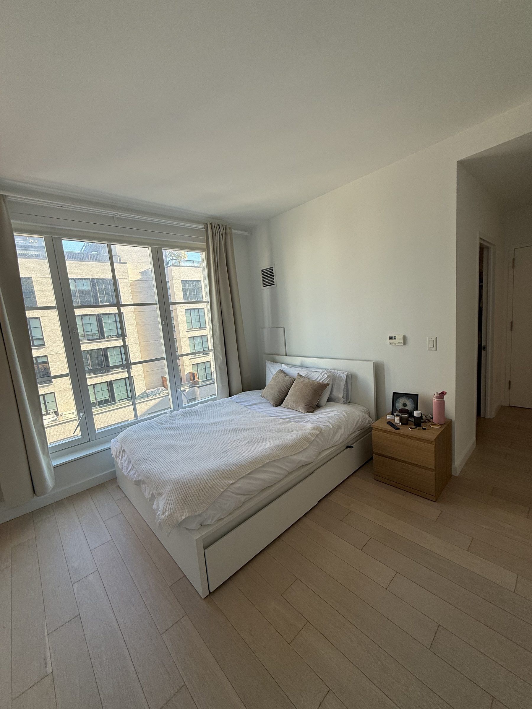 Private Room with En-suite in Midtown West Luxury Building