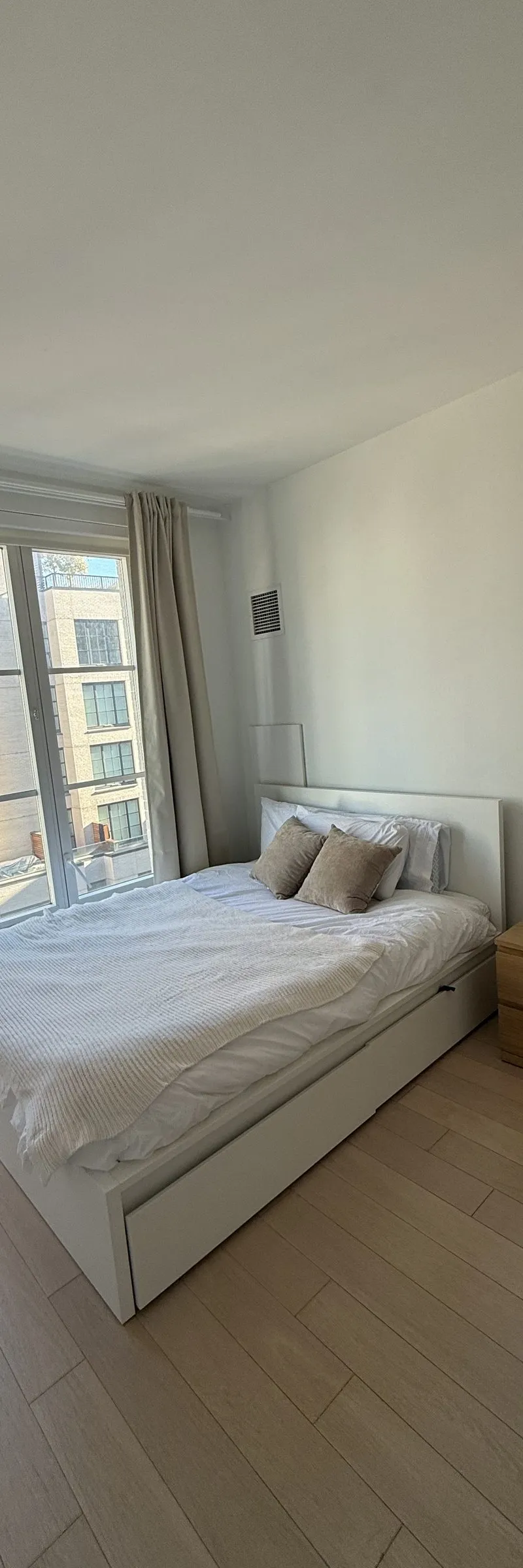 Private Room with En-suite in Midtown West Luxury Building