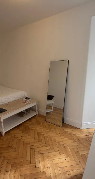 Spacious double bedroom with walk in closet bayswater