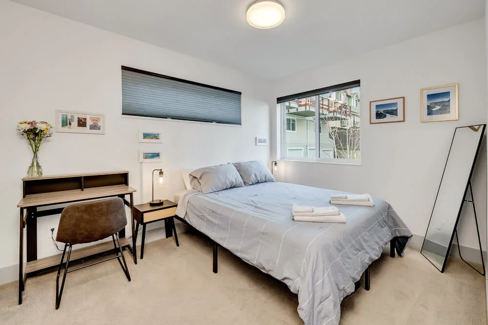 Private Townhouse - 2 Bed, 1.5 Bath, 1,000 SF