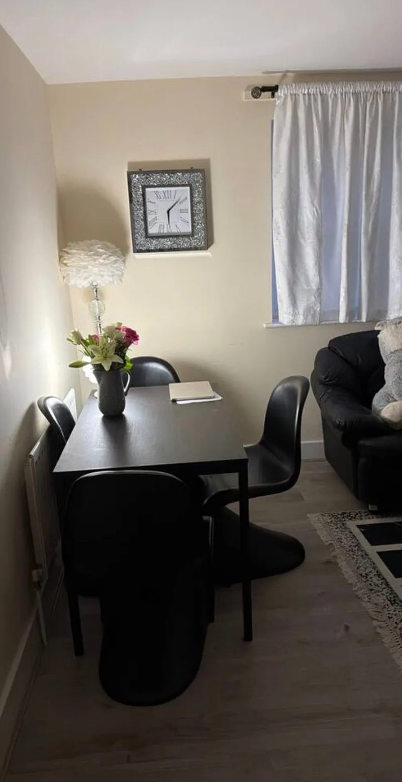 All bills included parking included walking distance from Neasden train station